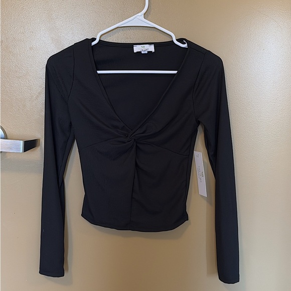 TWISTED TOP - Picture 1 of 3